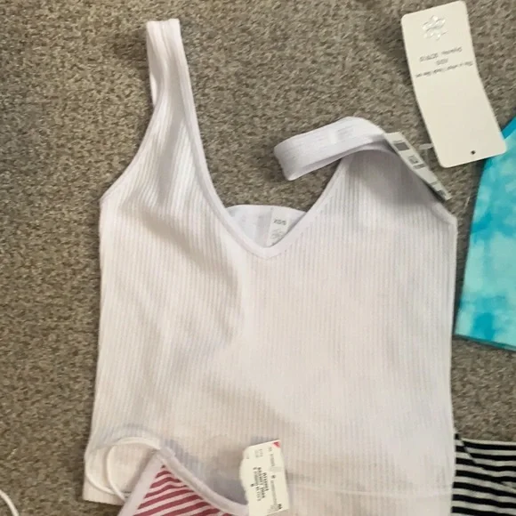 5 shirts size extra small perfect fit for teenager - Picture 3 of 6